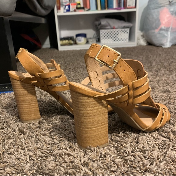 Tan Heeled Sandal (Report) Size 7.5 - Picture 3 of 4